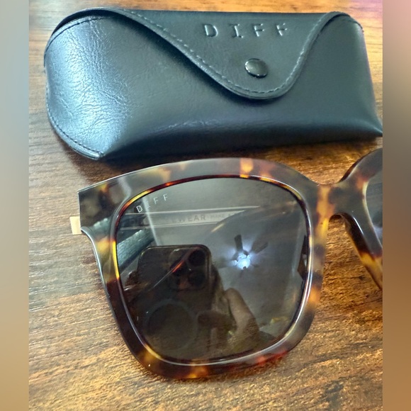 DIFF Bella Polarized Sunglasses - Picture 12 of 13